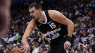 Triple doble de Jokic pone a los Nuggets por encima de los Pelicans