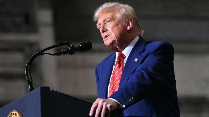 Trump declara que los ingresos arancelarios sobrantes se utilizarán para pagar "sustancialmente" la deuda nacional