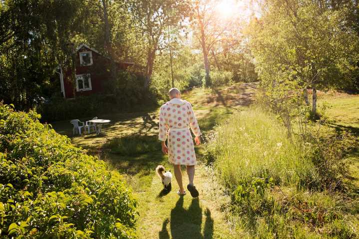 Miss Manners: Male housemate’s attire leaves little to the imagination. ‘I think he’s a pig’