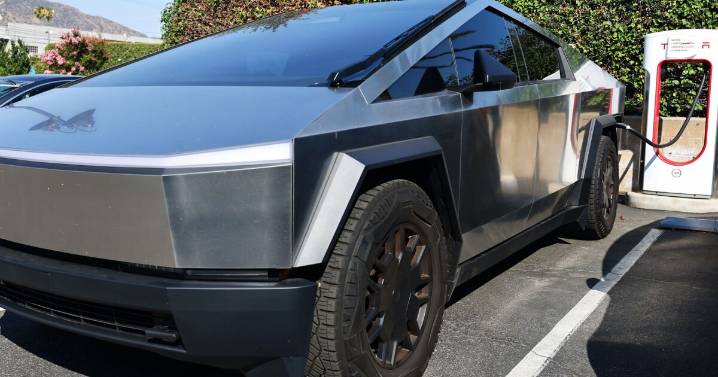 El colapso del sueño de acero de Tesla: renuncia el jefe del proyecto Cybertruck