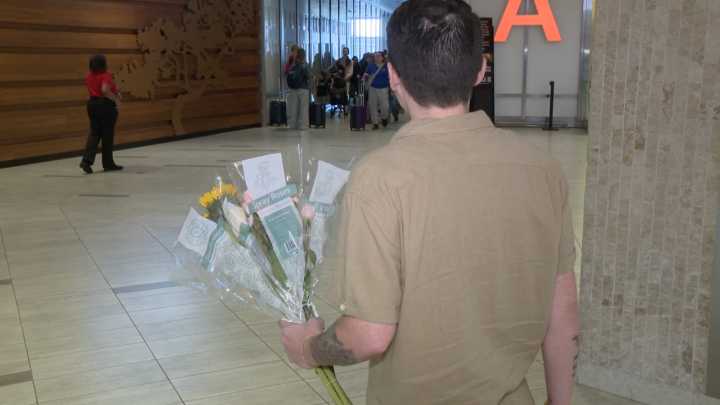 Families reunite at Tampa airport for heartwarming Thanksgiving homecomings