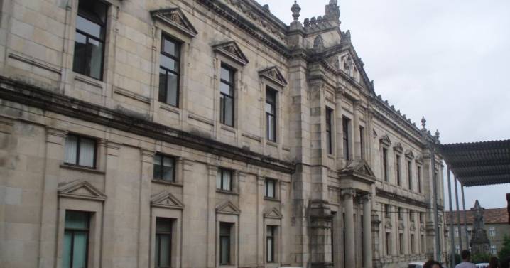 La Universidad de Santiago retrasa de forma indefinida la descentralización de Medicina