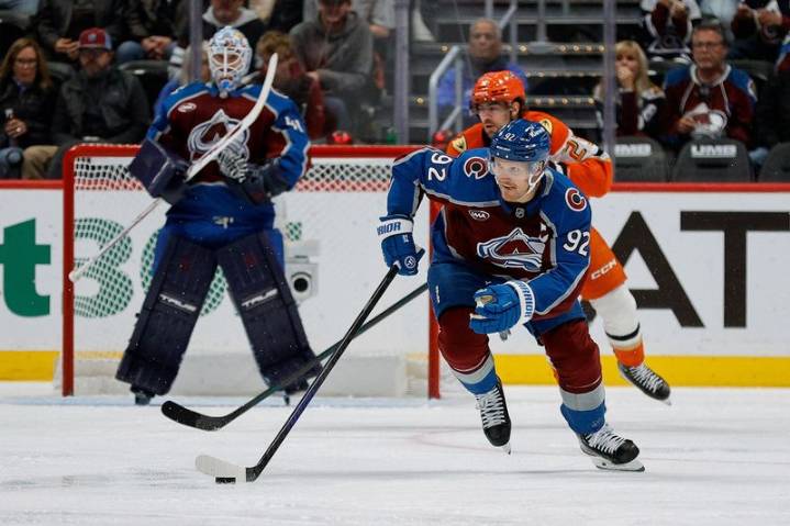 NHL roundup: Gabriel Landeskog, Avs end Ducks' win streak