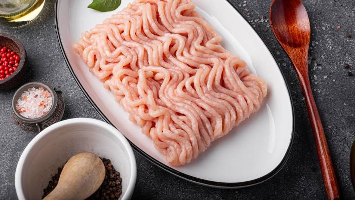 Sanidad retira un preparado de carne de hamburguesa de pollo por presencia de salmonela