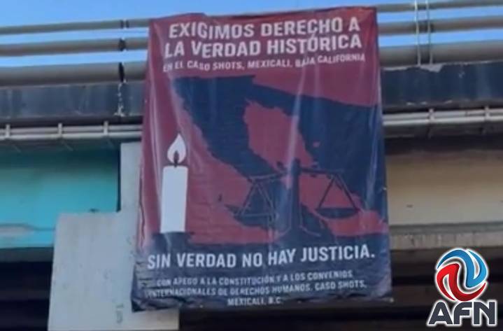 Activistas colocan una manta frente a la FGE y movilizan a las autoridades