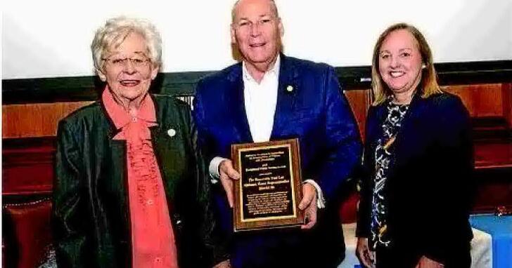 Dothan's Lee earns state Public Service Award