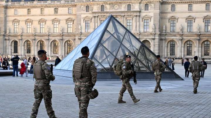 Paris prosecutor: 2 Louvre heist suspects had prior theft conviction together