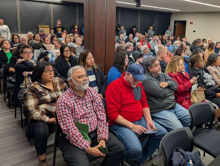 Aurora aldermen delay vote on ordinance spurred by immigration crackdown