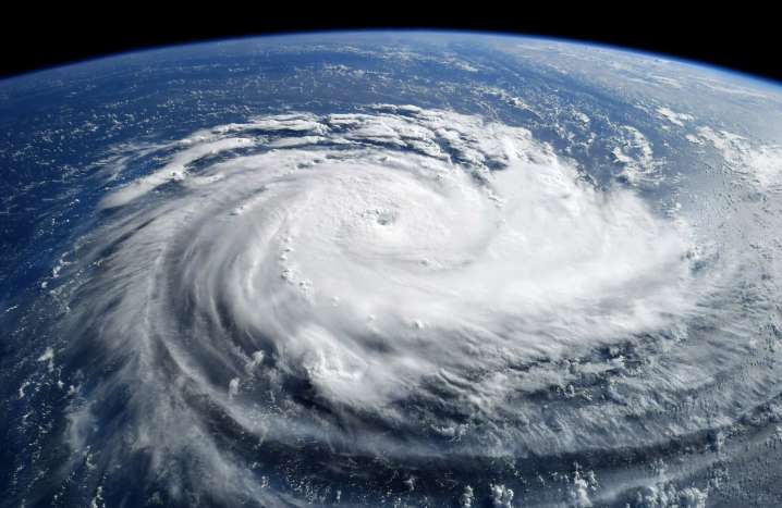 El truco de Google Maps que pocos conocen para seguir la trayectoria de un huracán en tiempo real