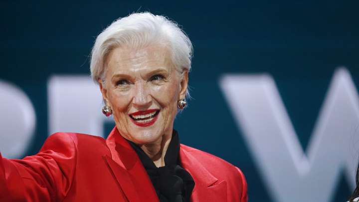 Maye, madre de Elon Musk, deslumbrante Cruella de Vil en Halloween