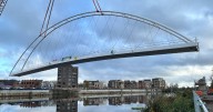 New River Trent bridge lifted into place in 'historic moment' for Nottingham