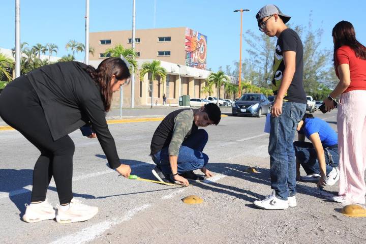 Con visión humanista estudiantes de la UAT transforman cruces peatonales