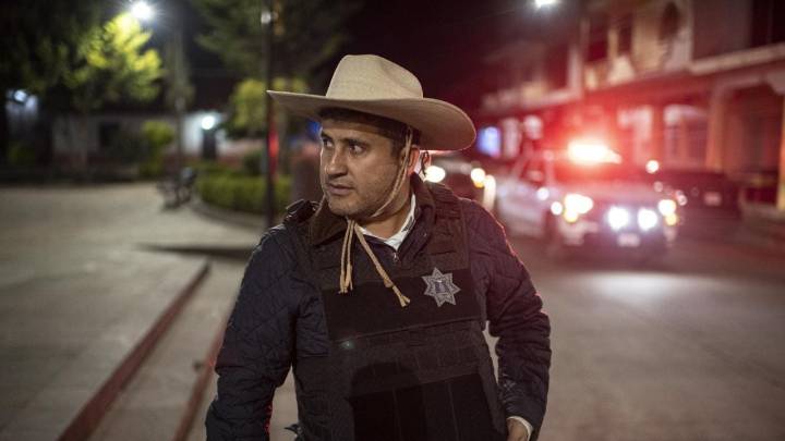 Detienen en Michoacán a seis escoltas de Carlos Manzo