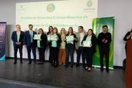 MERECIDOS! Más de 100 administrativos de CAPS y Hospitales recibieron sus certificados