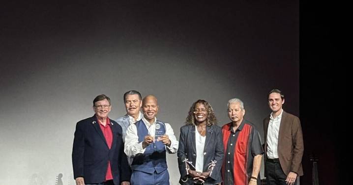 Stage Red Fontana hosts inaugural fundraising event