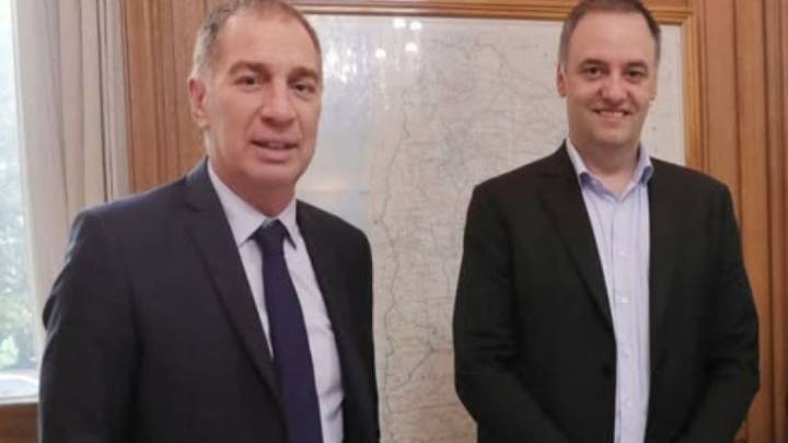 Tironeo por las cajas: Adorni y Santilli se reparten Turismo y Deportes