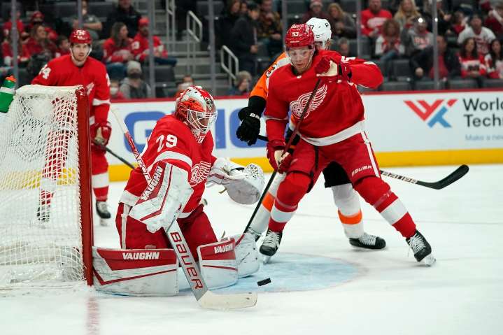 Ex-Red Wings defenseman joins fifth team since leaving Detroit