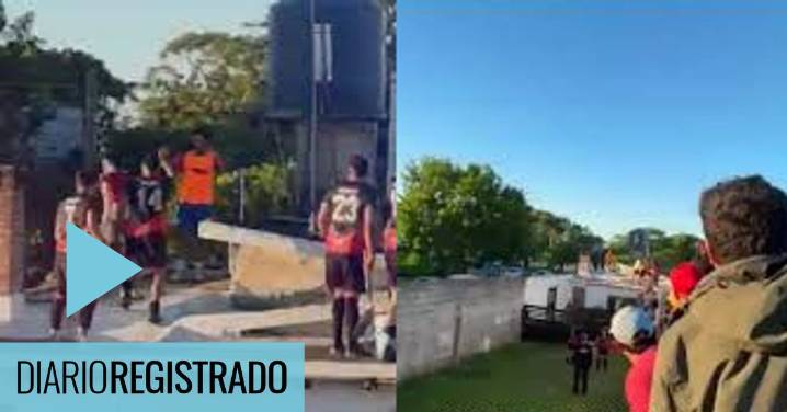 Feroz pelea entre futbolistas terminó en el techo del vestuario a los palazos