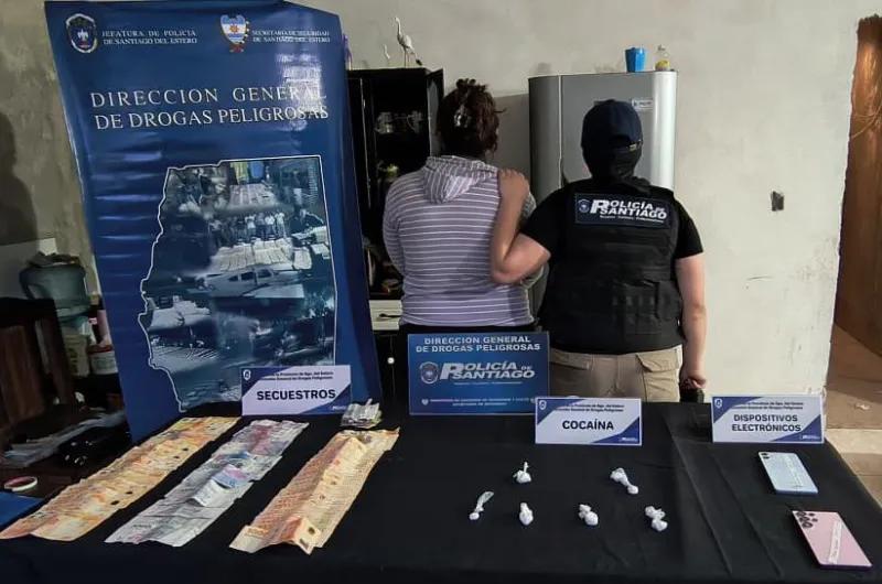 Desbaratan puntos de venta de drogas en el B° Santa Rosa de Lima y detienen a dos mujeres