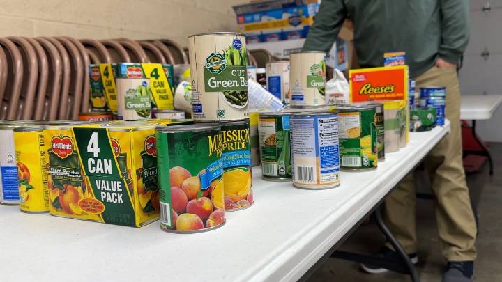 Community rallies behind Owensboro Schools' emergency food drive