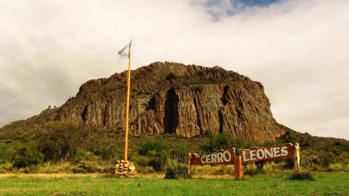 Cerro Leones, el rincón más curioso de Bariloche: tres cuevas, un lago oculto y toda la información para llegar