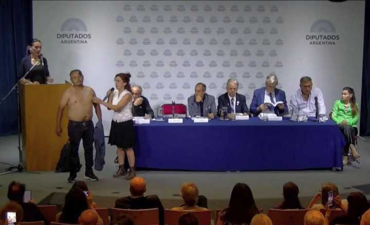 Escándalo en Diputados por un evento antivacunas en el Congreso