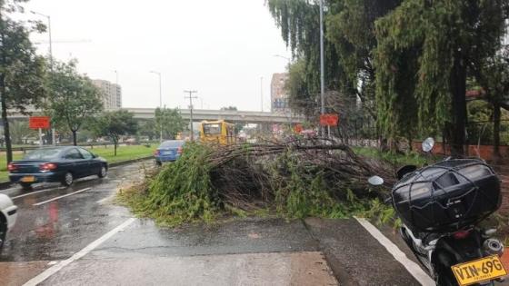 Fuertes lluvias y granizadas colapsan la movilidad en Bogotá