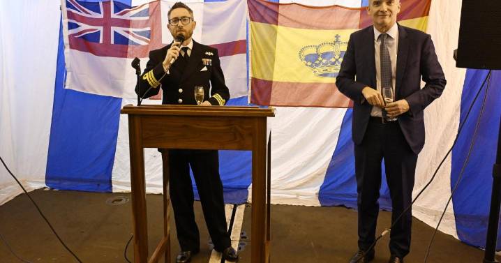 Recepción en la fragata británica Richmond, en Palma