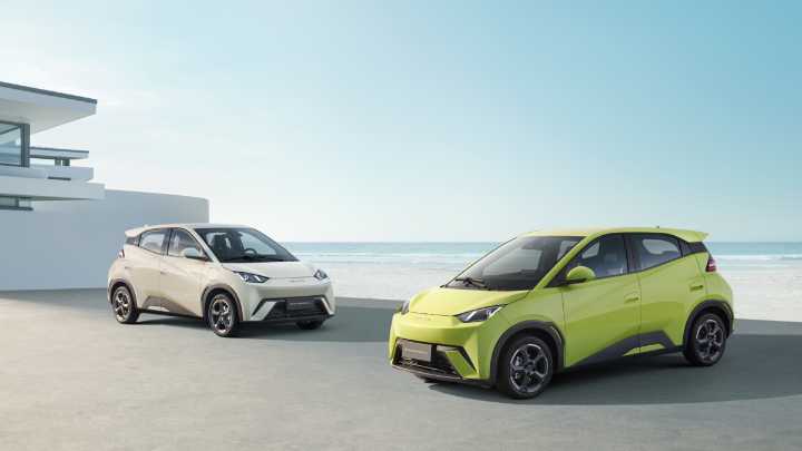 Marca china BYD abre su vitrina de vehículos eléctricos e híbridos más grande de Colombia: no está en Bogotá