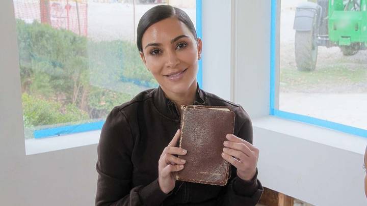 Kim Kardashian Buys Back Dad's Bible From OJ Simpson Estate for $80K