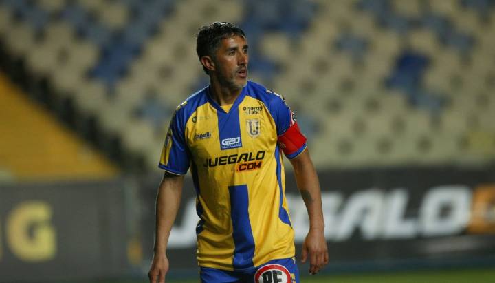 Osvaldo González: "Sería bonito enfrentar a la U el 2026, yo me siento muy querido por su gente"