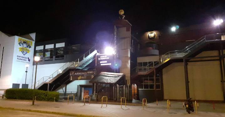 Piden cuatro años de prisión a un joven sorprendido vendiendo droga en la puerta de una discoteca