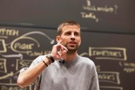 Piqué debuta como profesor invitado en Harvard