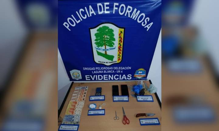Laguna Blanca: arrestaron a un hombre que vendía drogas a domicilio y secuestraron cocaína