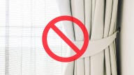 Las cortinas pesadas ya no se usan en los livings modernos: la tendencia que las reemplaza por luz y amplitud