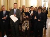 Otro gesto de Javier Milei hacia los evangélicos: oró con ellos en la Casa Rosada