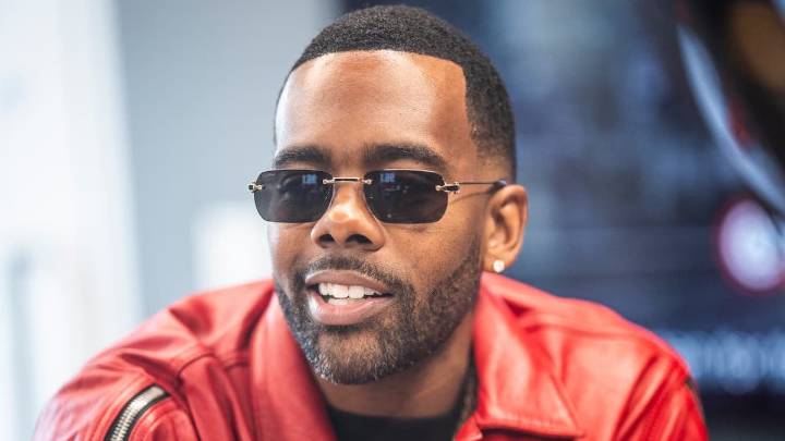 A Seemingly Married Woman Goes Way Too Far in Touching R&B Singer Mario During Concert