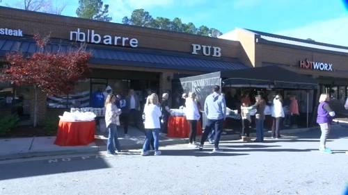 Durham pub celebrates Thanksgiving by giving away meals: 'Want to keep this going'