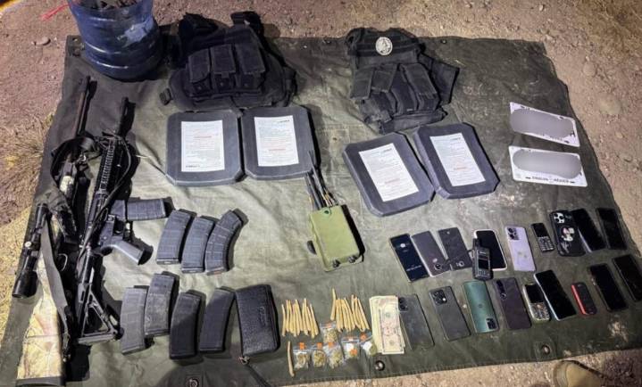 Liberan autoridades a 20 personas y aseguran armamento en Culiacán