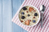 Overnight Oats vs. Hot Oatmeal: Which Is Better for Fiber, Digestion, and Nutrients?