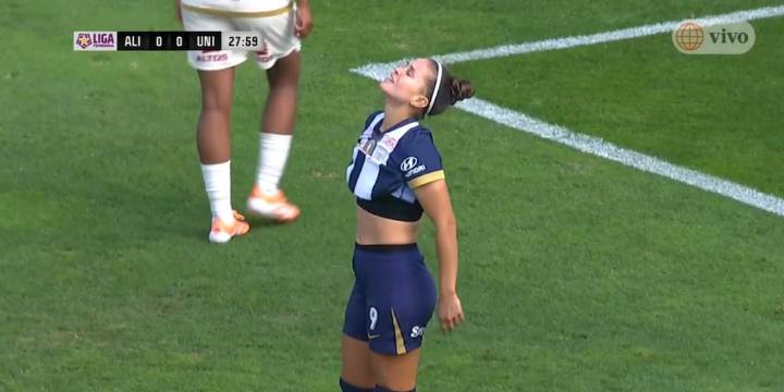 Adriana Lúcar falló increíble penal en Universitario vs Alianza Lima por final vuelta de Liga Femenina 2025