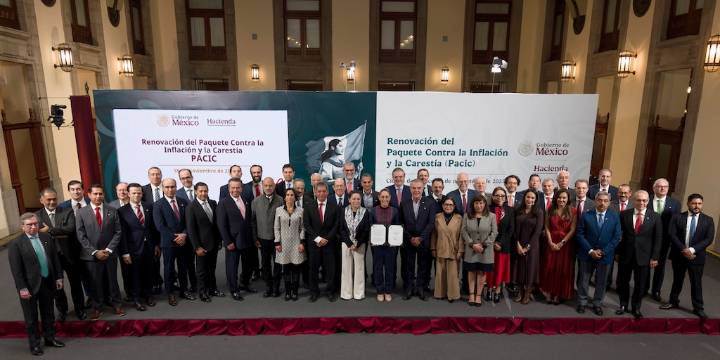 Sheinbaum y empresarios renovaron el Pacic: canasta básica seguirá en 910 pesos