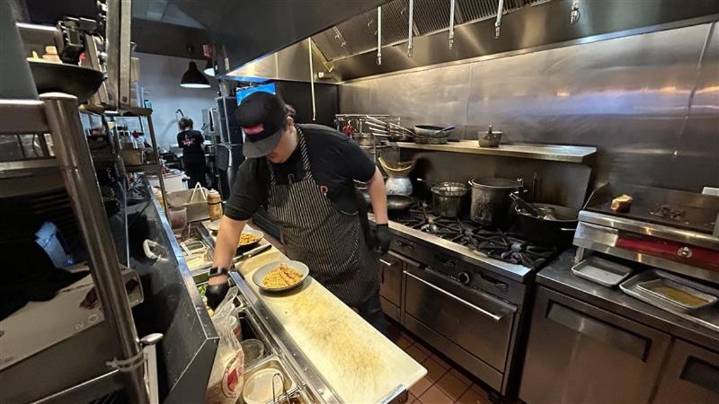 Ghent bistro offers 200 free meals to aid neighbors amid shutdown