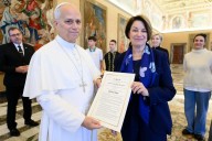 Sen. Klobuchar meets Pope Leo XIV to advocate for abducted Ukrainian children