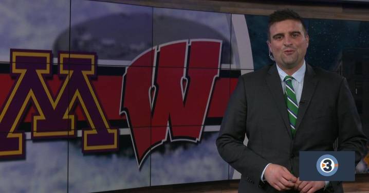 Badger men sweep Gophers on the ice