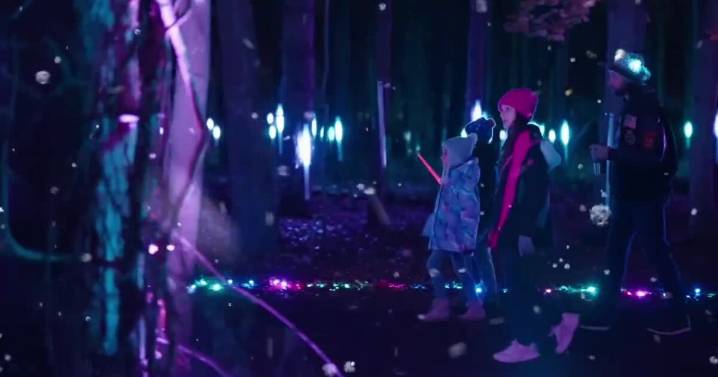 How Glenlore Trails in Commerce Township brings the holiday season to life