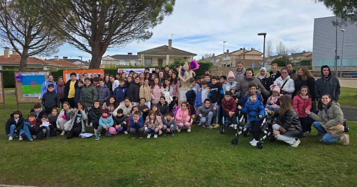 Ofrenda floral y lectura del manifiesto institucional por el Día Contra la Violencia de Género