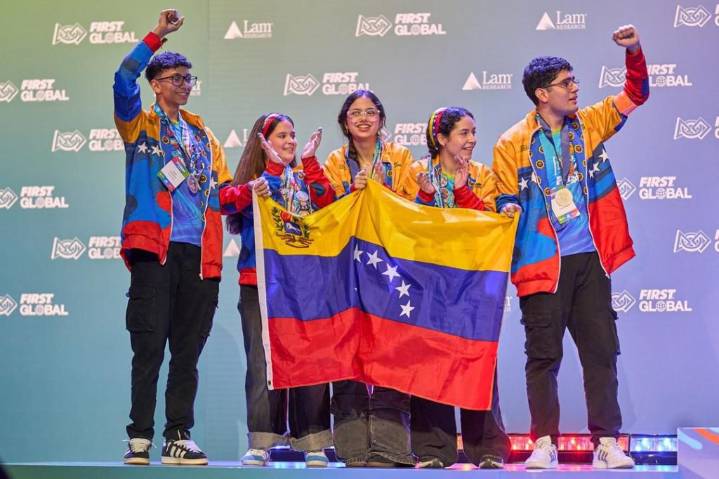 Selección nacional de robótica gana en el FIRST Global Challenge 2025
