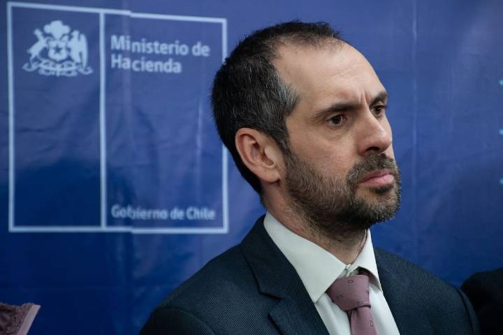“Es difícil recortar más”: ministro Grau defiende el Presupuesto 2026 tras las críticas de la oposición
