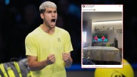 Alcaraz felicita a la Armada por el triunfo en la Davis y las redes alucinan con su casa: "El típico mantel de hule y detrás Wimbledon"